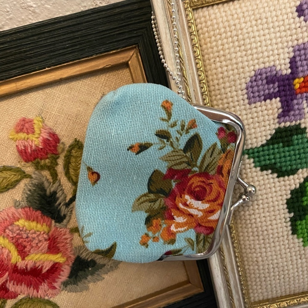 New Handmade Kiss-lock Floral Clutch Coin Purse/Charm - Picture 2 of 3